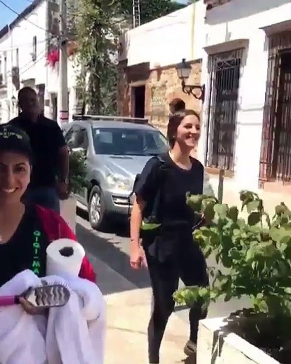 La Materialista Dando Cuerpazo en la Zona Colonial