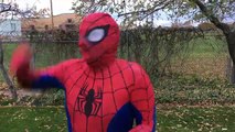 Человек-паук и замороженные elsa жвачки вызов! Супергерой удовольствие в реальной жизни человек-паук против ВЭ