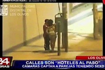 5 Parejas Que Fueron Grabadas Mientras Hacian Esto En Plena Calle!