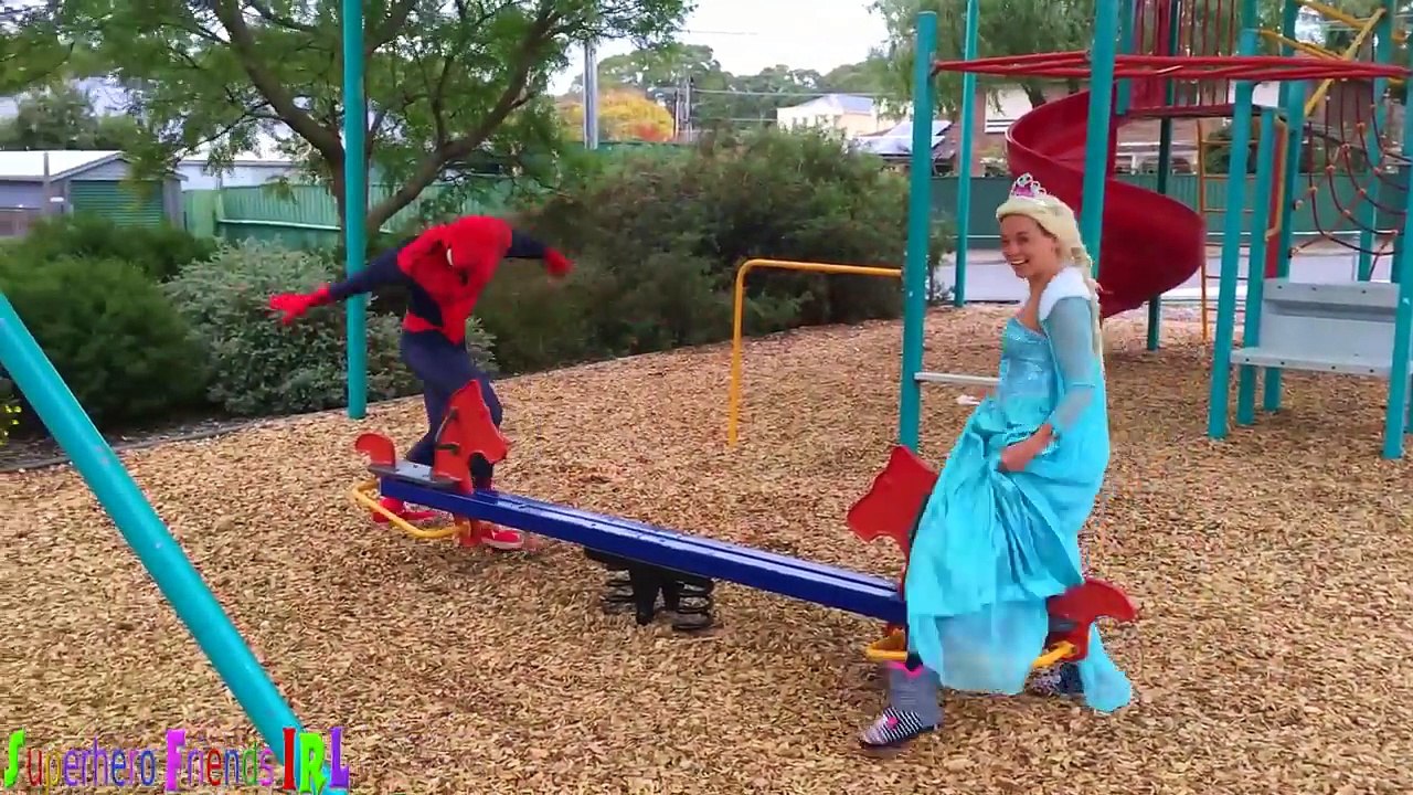FROZEN ELSA & SPIDERMAN LOSES THEIR HEAD! w/ Pink Spidergirl Maleficent & Joker Hulk Candy
