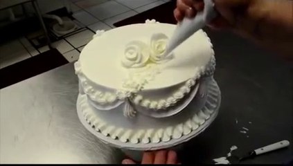 Too fast, too dangerous - Make a wedding cake for 4 minutes