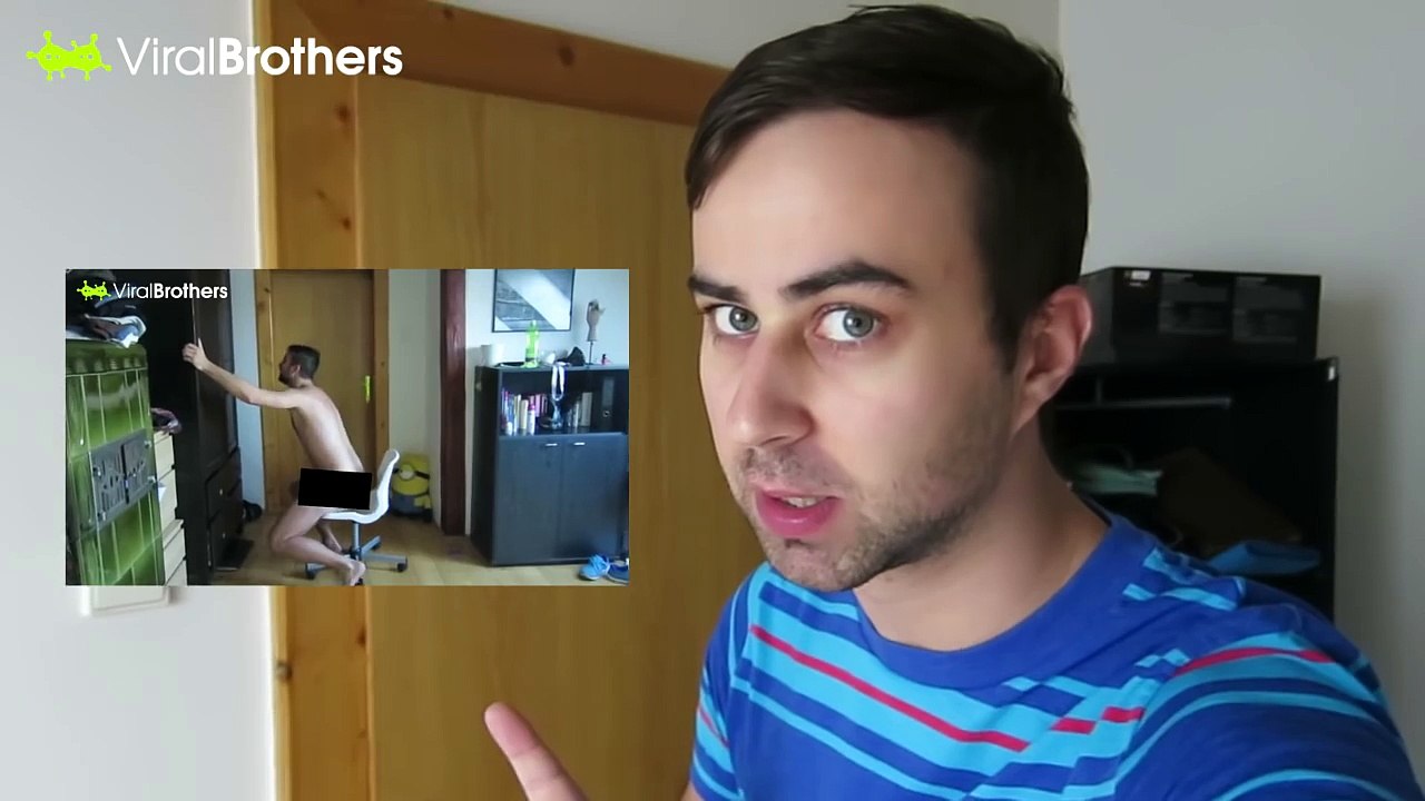 Mentre la sua ragazza fa un bagno, lui mette in atto la sua vendetta... diabolica!