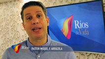 El manipaldor y mentiroso pastor Miguel Arrázola  pidiendo perdón.