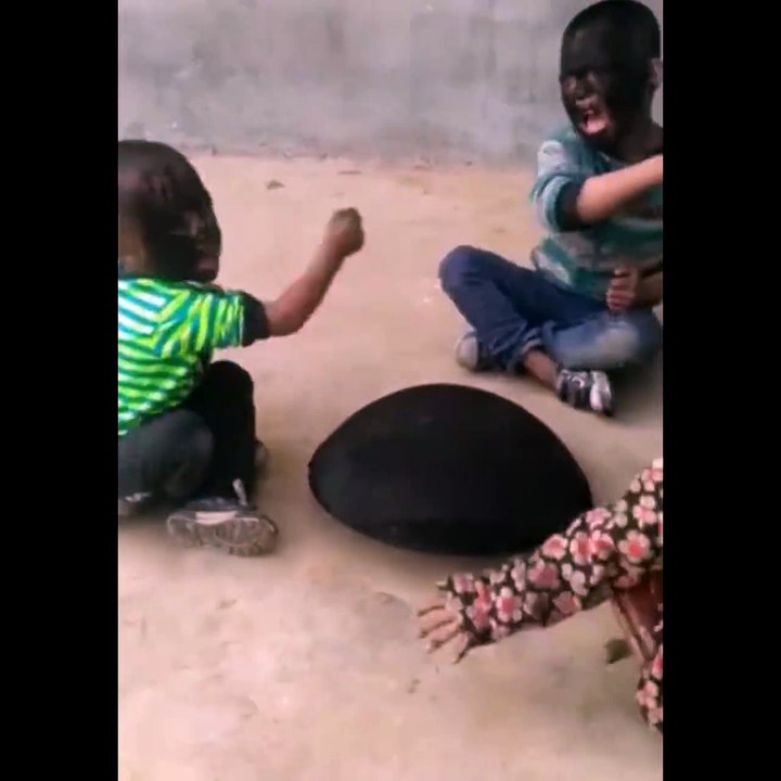 Jugando piedra,papel o tijera nivel divertido