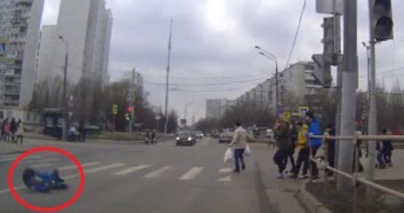 Kırmızıda Geçen Araç Küçük Çocuğa Çarptı