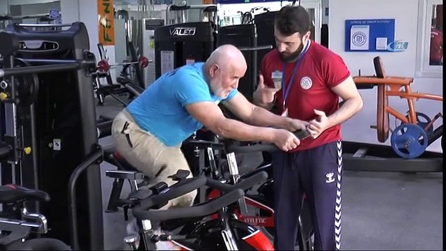 70'lik dede Vücut Geliştirme Şampiyonası'na Hazırlanıyor