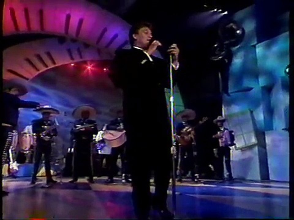 JUAN GABRIEL - Popurri Homenaje a Lola Beltran