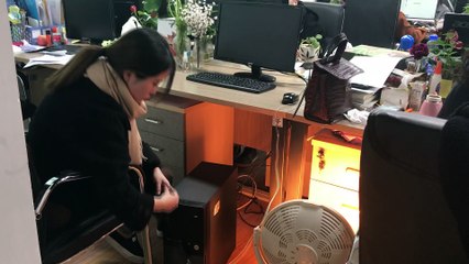 Mademoiselle Xiaoye_E07 Make Chinese hamburger with COMPUTER CASE! Breakfast is a serious issue. Matter of principle.