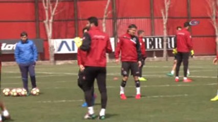 Ümit Özat: "80 Milyon Antrenör Var"