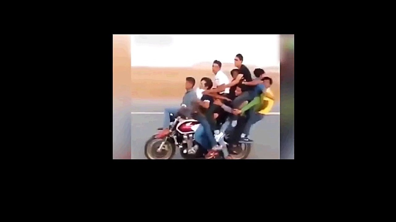 Ils roulent à 10 sur une moto