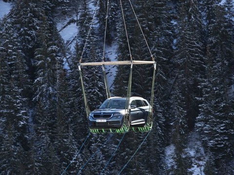 Le Skoda Kodiaq survole les Alpes