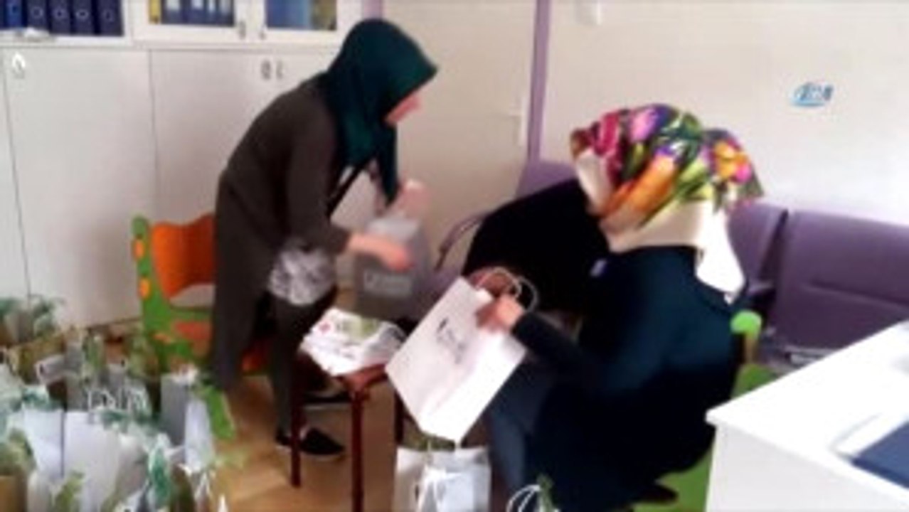 Minik Yüreklerden Asker Ağabeylerine Hediye Pak...