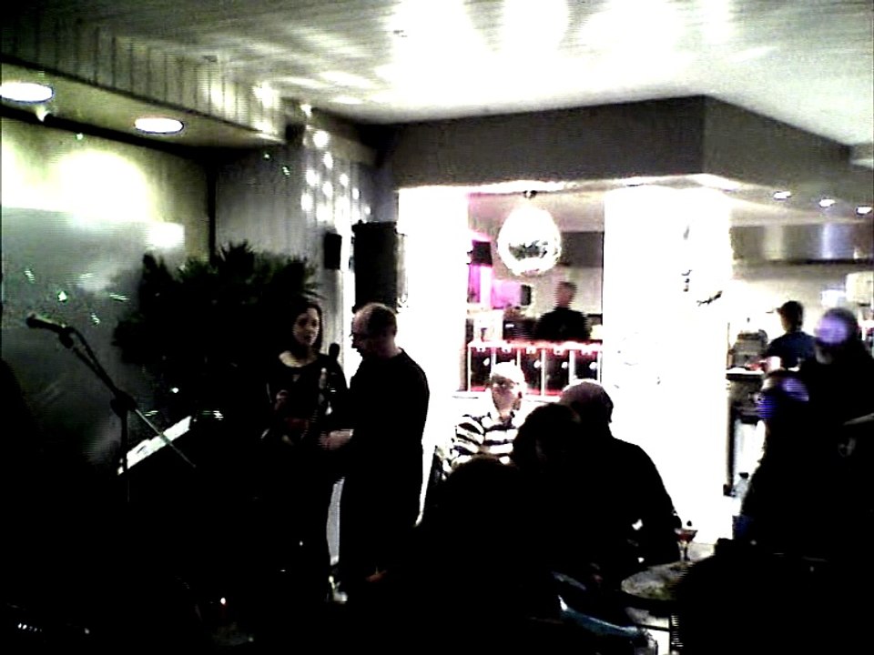 Laura et Michel interprètent "Je suis malade" de Serge Lama