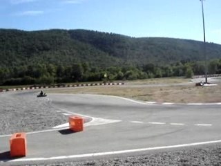 Sortie de piste en karting