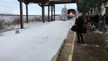 Amtrak Train Slams Passengers With Snow - Rhinecliff (New york)