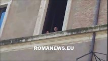 17032017 Pallotta e Raggi si affacciano dal balcone di Palazzo Senatorio