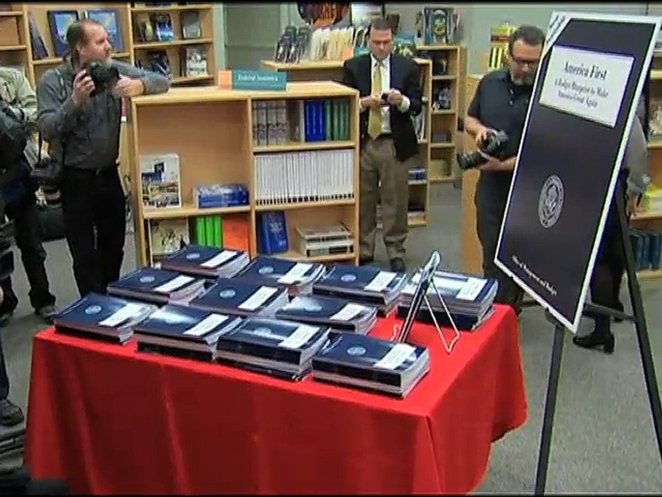 সামরিক খাতে ১০ শতাংশ ব্যয় বাড়িয়ে ট্রাম্প প্রশাসনের বাজেট উত্থাপন