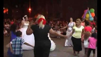 Oynarken kendini imha eden Roman kızı