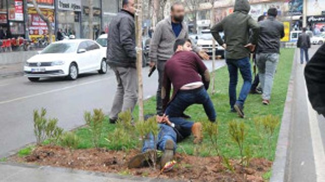 Gaziantep Emniyet Müdürlüğü Önünde Silah Sesleri