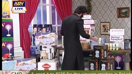 Watch as Agha Ali Showers the audience with bunch of gifts