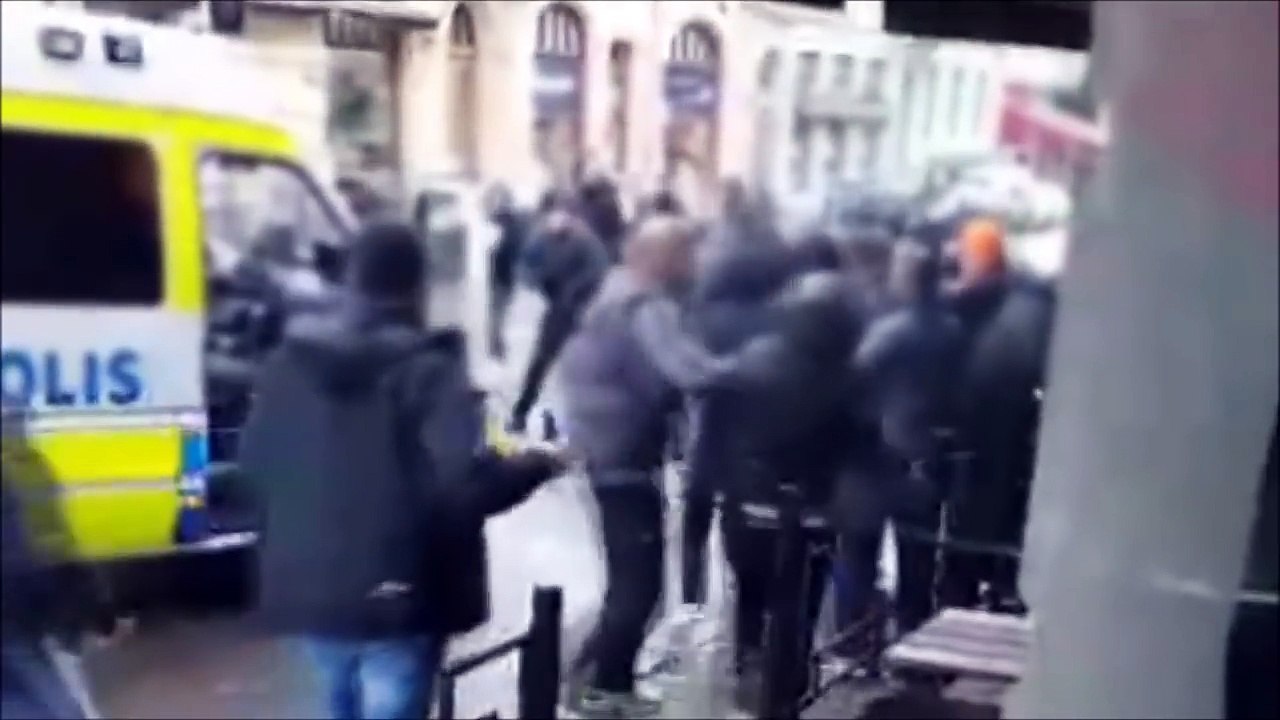 IFK Goteborg - AIK Stockholm Wisemen attack Firman Boys Pub version