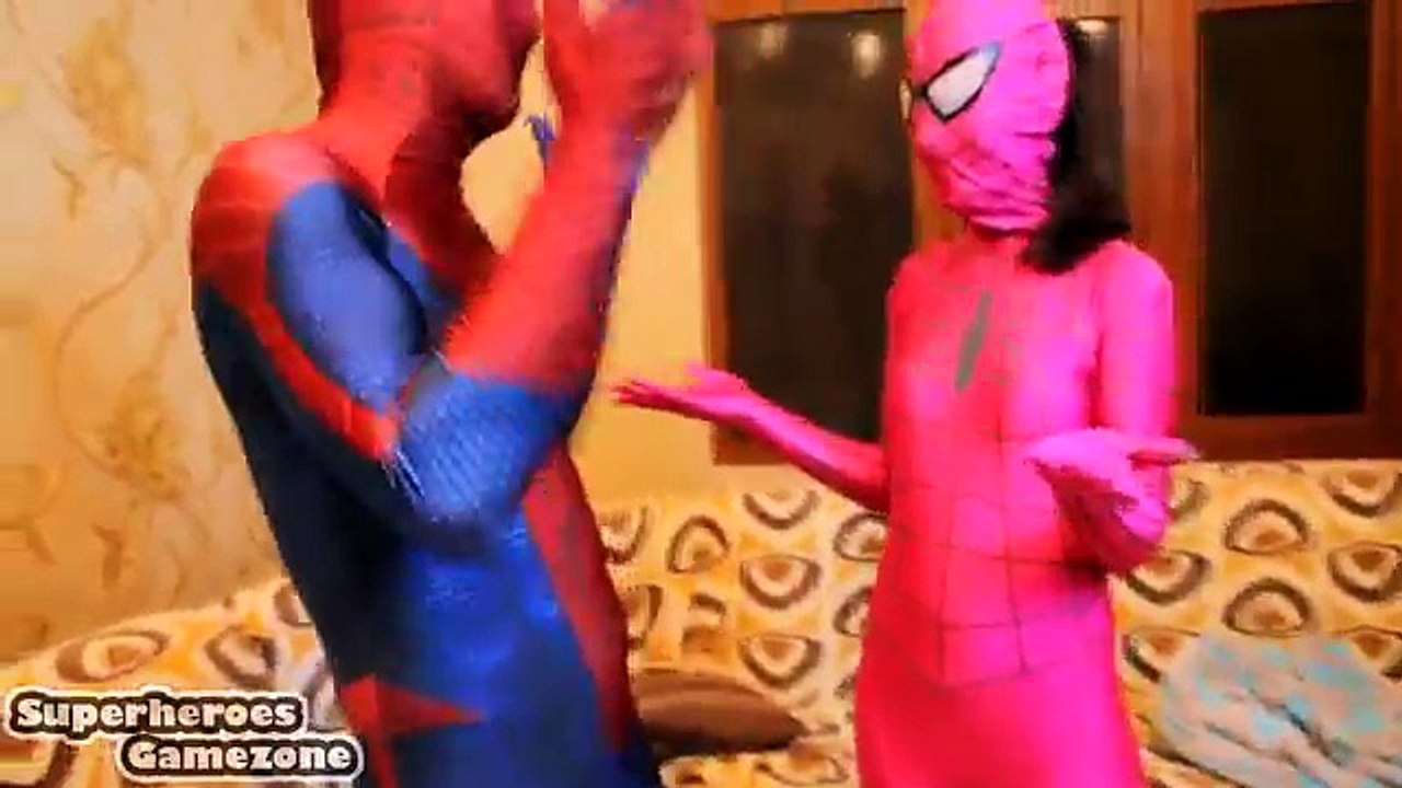Pregnant Frozen Elsa vs Pink Spidergirl vs Pregnant Spiderman! Funny Superheroes in Real L