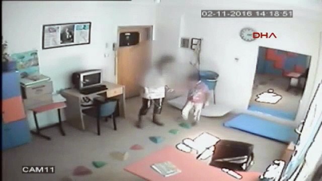 6 Yaşındaki Otizmli Öğrenciye Öğretmeni Tarafından Uygulanan Şiddet Kamerada!