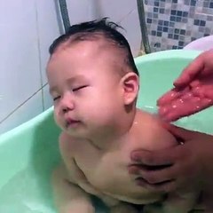Baby sleeps during bathing super cute