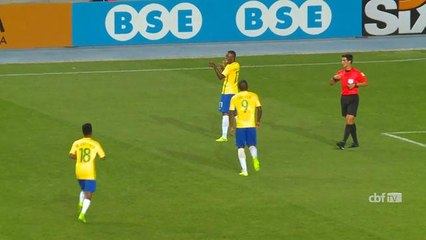 Joia do Flamengo faz golaço de cobertura na Seleção sub-17