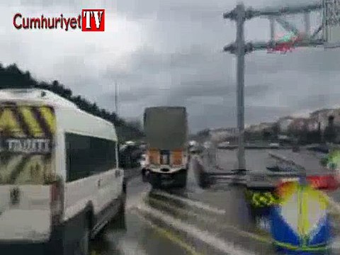 Fatih Sultan Mehmet Köprüsü'nde zincirleme kaza: 8 araç birbirine girdi