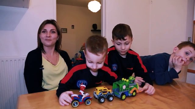 Cyril Hanouna fond en larmes en découvrant le message de la mère de famille à qui il avait offert une maison dans TPMP