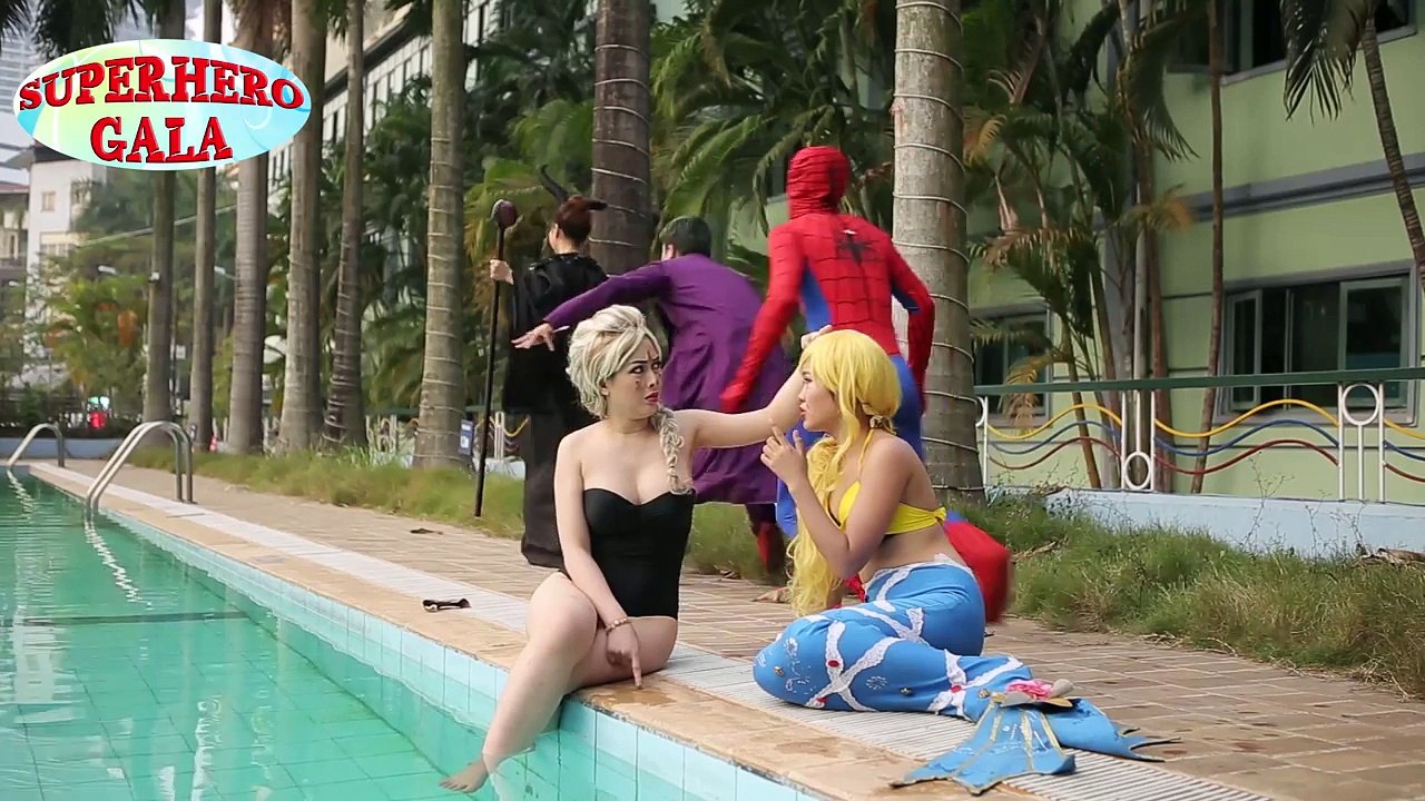 Spiderman squeeze the breasts frozen elsa? w/ Joker vs superman video funny superhero irl!