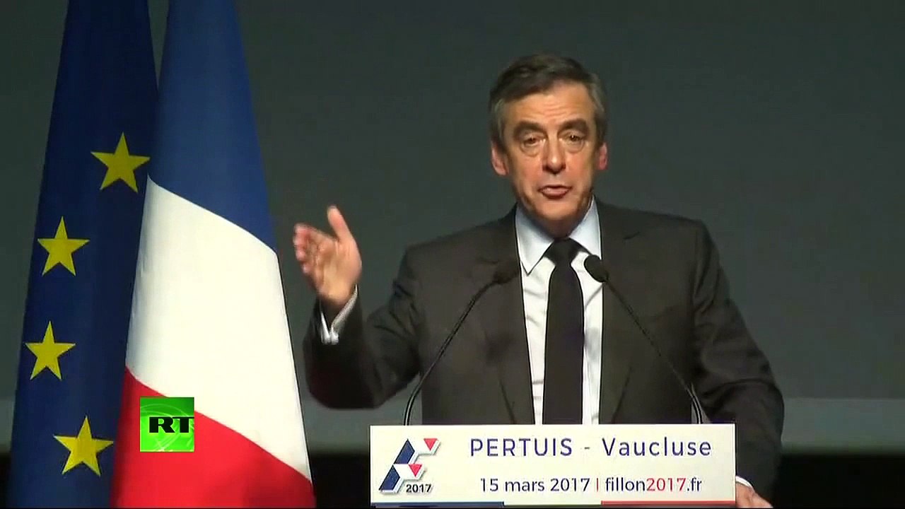 Fillon fait siffler Macron (Pertuis)