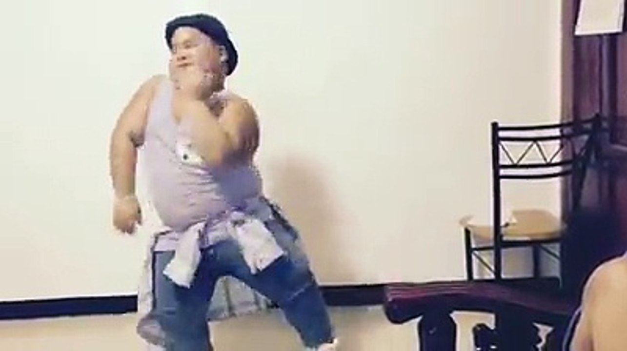 Funny Dance...Try Not To Laugh
