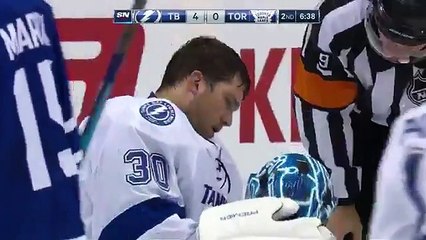 Quand un gardien perd des dents après un tir adverse !