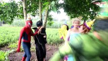 Frozen Elsa LOSES her HEAD! w_ Joker Spiderman & Spidergirl Funny Superheroes in Real Life-YXEebdgFoJc