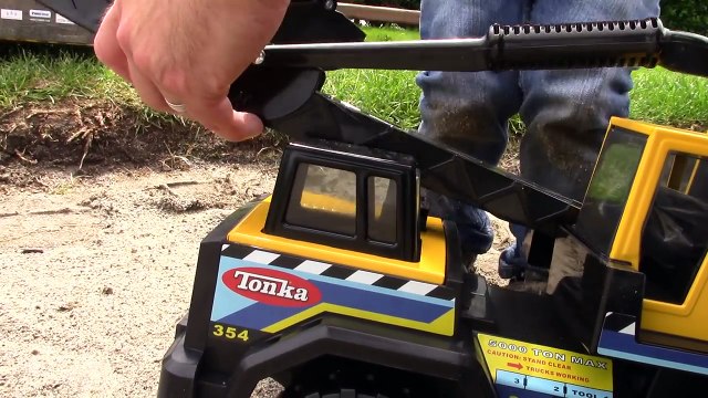 Construction Trucks for Kids - Toy UNBOXING PLAYTIME Tonka Classic Steel Crane Backhoe-kCm5d1rtPpQ