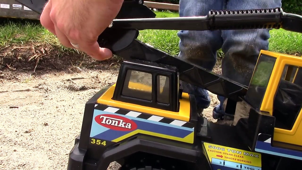 Construction Trucks for Kids - Toy UNBOXING PLAYTIME Tonka Classic Steel Crane   Backhoe-kCm5d1rtPpQ