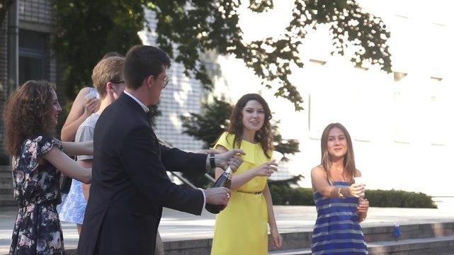 Идентифицируем выпускников, рассказывающих о том, зачем им нужно высшее образование. FindFace