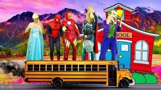 Дети автобус плач Эльза замороженные я я я и в Школа человек-паук супергерои против промахов