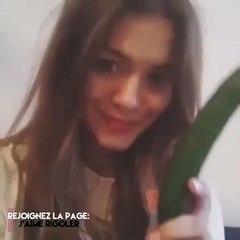 Engolindo um pepino enorme!