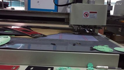 aokecut@163.com PVC hang tag cutter table machine