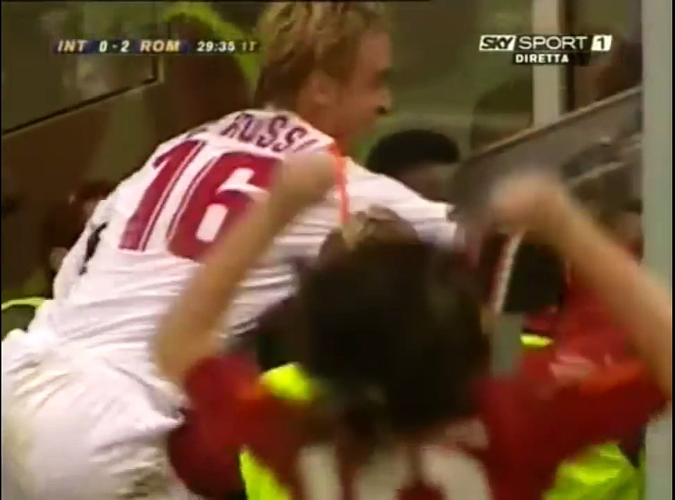 Francesco Totti with one of the best chip goal ever vs Inter Milan -HUNTING WORLD