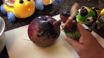 Dinotrux Toys & Moana Maui Doll Crushing Kakamora under CAr 다이노트럭 모아나 마우이 - Dinotrux Slamt