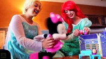 Who KISSED Spiderman! w_ Frozen Elsa Maleficent Princess Anna Pink Spidergirl Superheroes IRL  -)-fKYOBYs