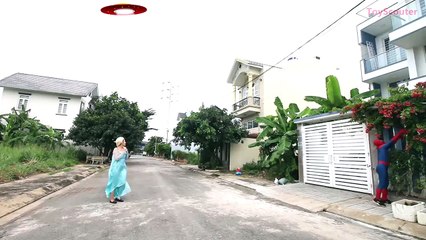 Frozen Elsa Abducted by ALIEN! w_ Spiderman, Spidergirl & Hulk FUNNY Superhero in Real Life-T