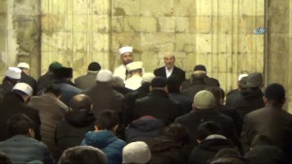 Vatandaşlar Sabah Namazında Çanakkale Şehitleri İçin Dua Etti