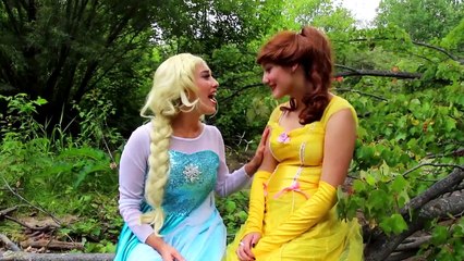 Video herunterladen: Frozen Elsa & Spiderman POOL KISS! w_ Pink Spidergirl Joker Anna Catwoman  PRANK! Superhero Fun  -)-cw