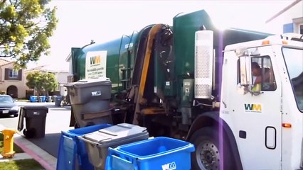 Waste Management Mack LE Amrep Elliptical with Yellow Arm-uhxz