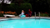 Frozen Elsa’s POOL DATE! w_ Spiderman Pink Spidergirl Joker Anna Batman Superman! Superhero Fun-9JkDI5z1